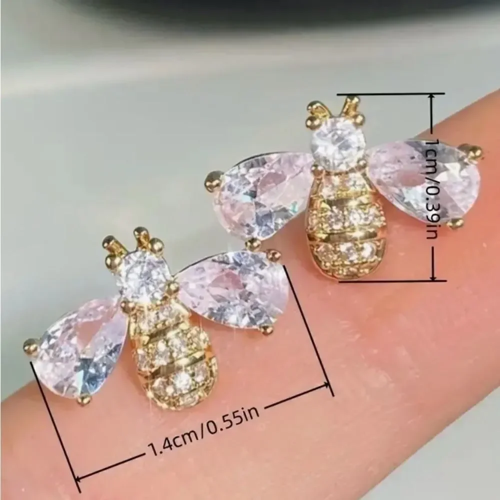 🐝 Betsey Johnson stunning crystal bumblebee earrings 🐝